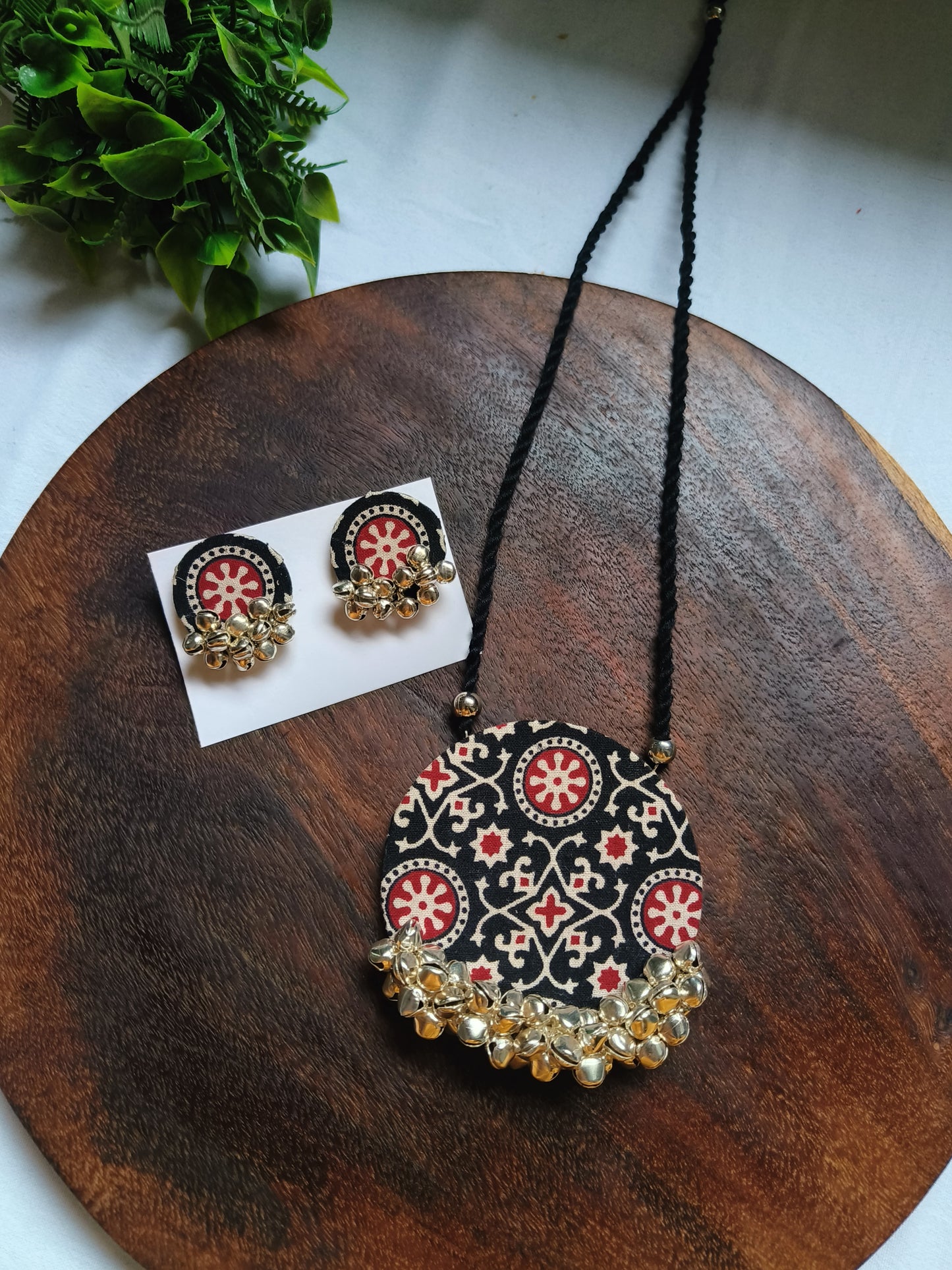 Classic necklace