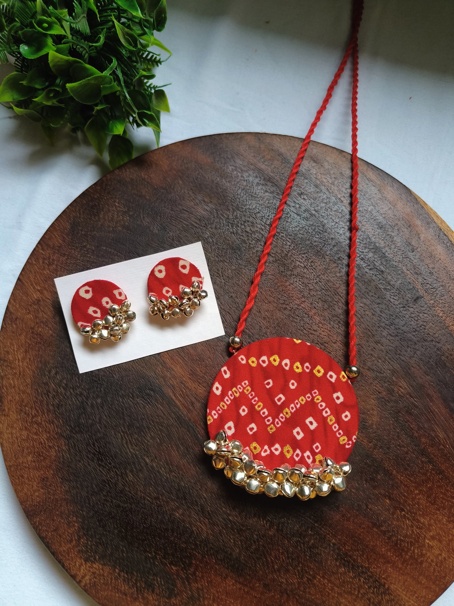 Classic necklace