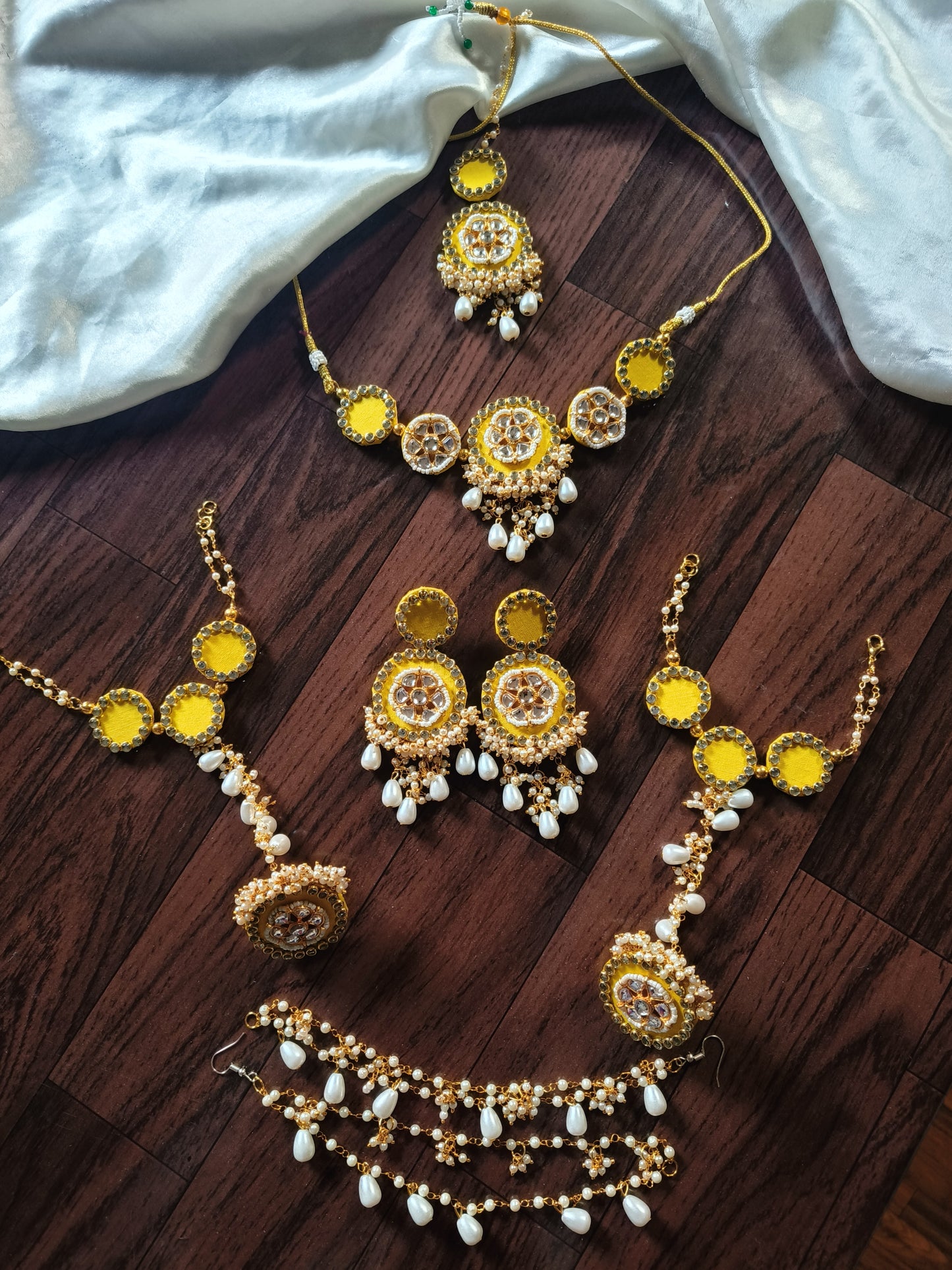 Aakriti set
