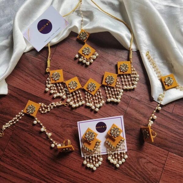 Shraddha haldi jewellery