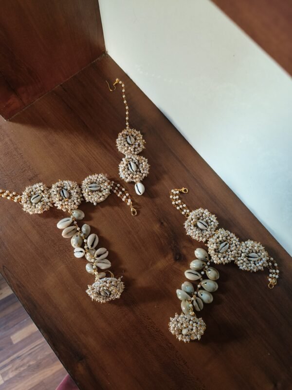 Saloni haldi jewellery set - Image 3