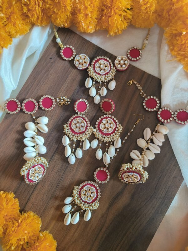 Madhuri haldi jewellery set